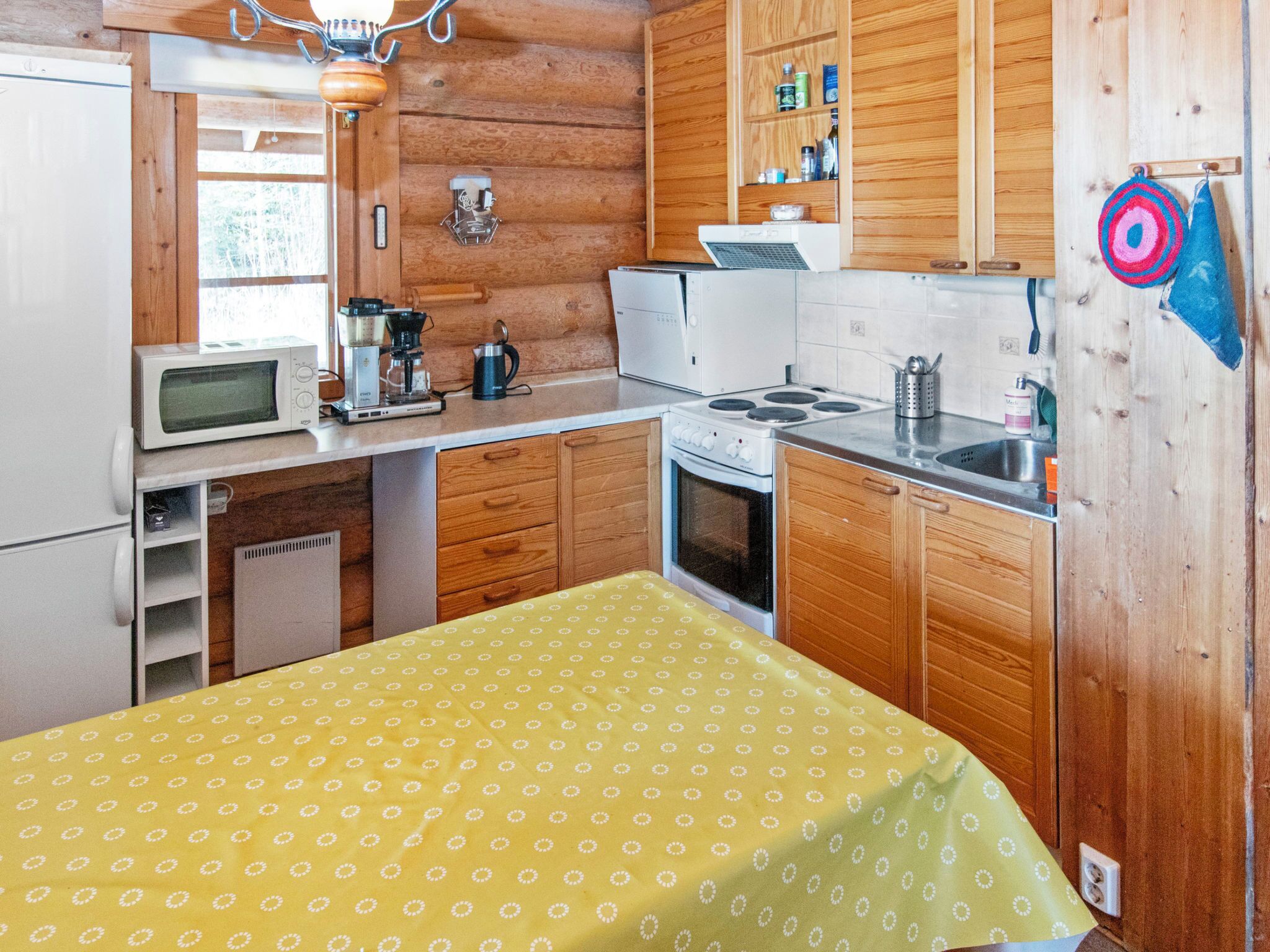 Fridge, microwave, dishwasher, cookware/dishes/utensils