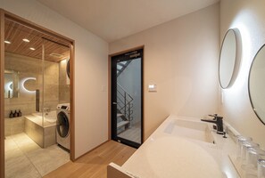 Hair dryer, towels - 30 seconds walk to the sea  15 minutes by car to resort Newly built property Enjoy time with your / Kunigamigun Okinawa (Kunigamigun)