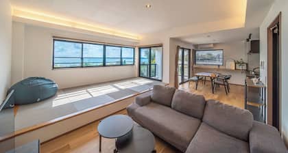 30 sec walk to the sea15 min drive to the resort / Kunigamigun Okinawa