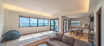 30 sec walk to the sea15 min drive to the resort / Kunigamigun Okinawa