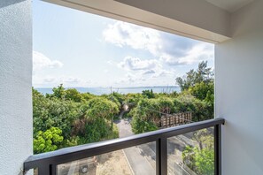 Interior - 30 sec walk to the sea15 min drive to the resort / Kunigamigun Okinawa (Kunigamigun)