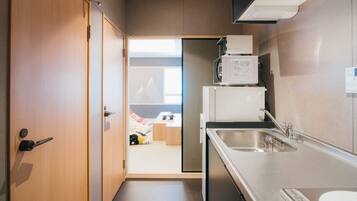 Fridge, microwave, stovetop, cookware/dishes/utensils