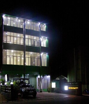 Exterior - Ajith Safari Lodge (Tissamaharama)