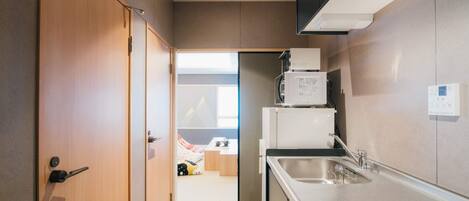 Fridge, microwave, stovetop, cookware/dishes/utensils