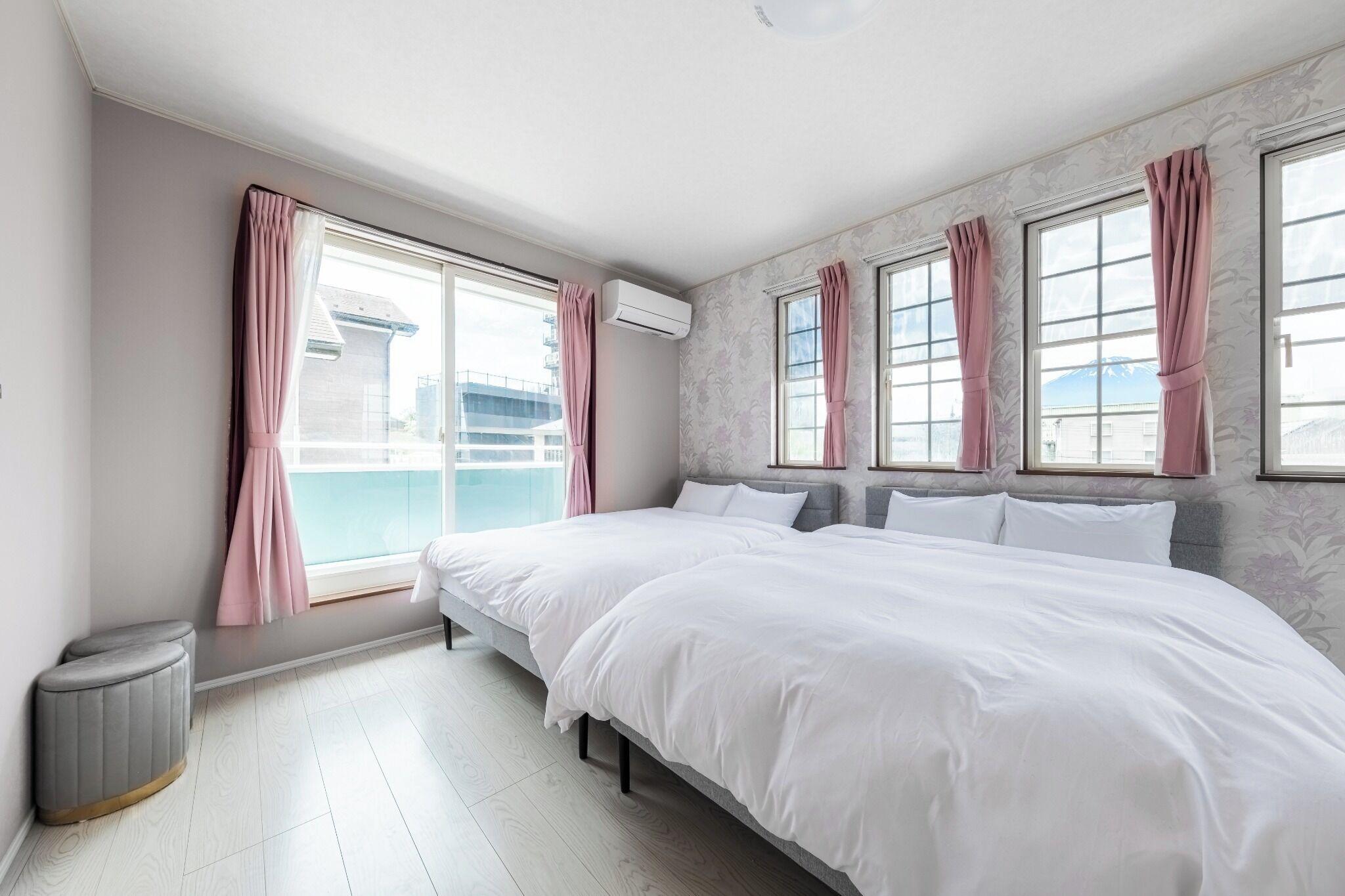 3 多间卧室、办公桌、免费 WiFi、床单