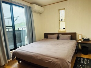 3 bedrooms, desk, free WiFi, bed sheets