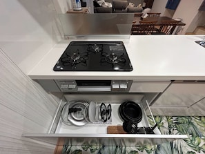 Fridge, microwave, stovetop, cookware/dishes/utensils