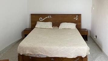 3 chambres, fer et planche à repasser, Wi-Fi, draps fournis