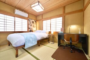 4 bedrooms, desk, iron/ironing board, free WiFi