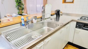 Fridge, microwave, stovetop, cookware/dishes/utensils