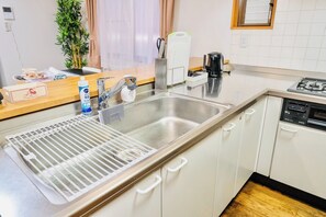 雪櫃、微波爐、爐具、廚房用具/餐具/器皿