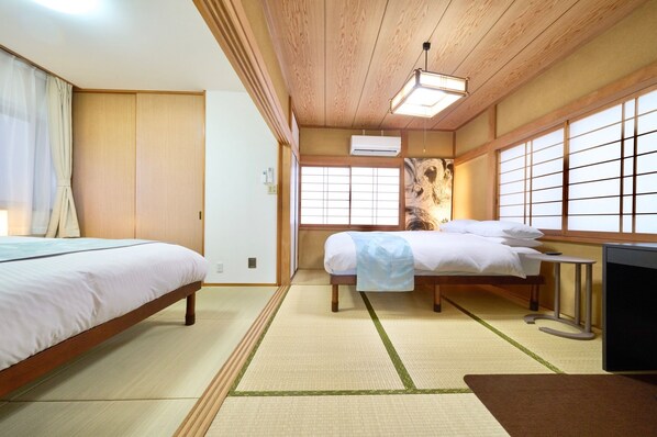 4 bedrooms, desk, iron/ironing board, free WiFi