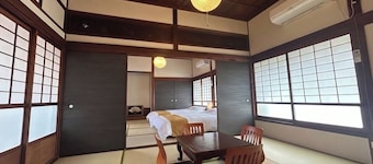 5 minutes walk from the port in the center of tow / Goto Nagasaki