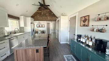 Mikrowelle, Ofen, Herdplatte, Geschirrspüler