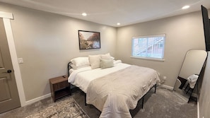 2 habitaciones, tabla de planchar con plancha, wifi y ropa de cama