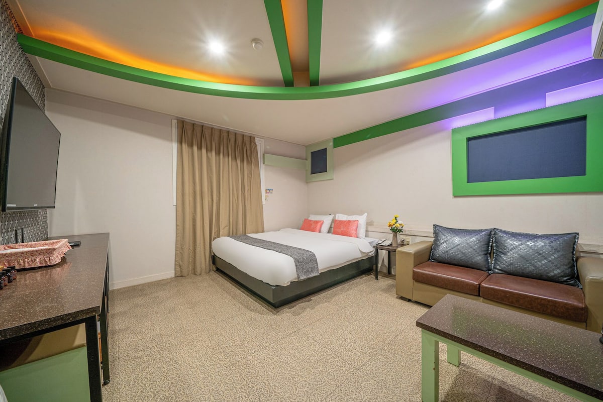 Habitación Deluxe doble, vistas a la ciudad | Escritorio, espacio para trabajar con un portátil, wifi gratis