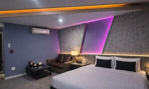 Decoración personalizada, muebles diferentes y escritorio 