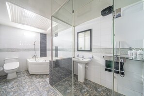 Habitación Premier doble, vistas a la ciudad | Escritorio, espacio para trabajar con un portátil, wifi gratis