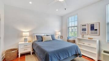 1 dormitorio, tabla de planchar con plancha, wifi y ropa de cama