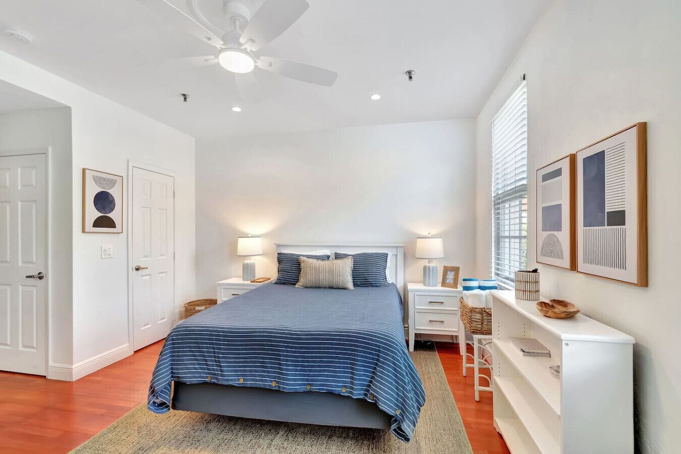 1 dormitorio, tabla de planchar con plancha, wifi y ropa de cama