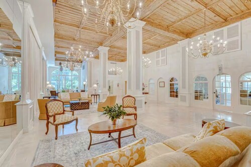Palm Beach Island Sleeps 3 Renovated Kitchen Pool