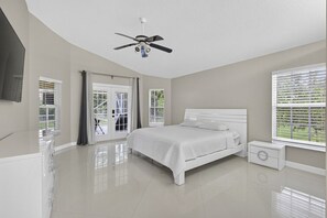 4 bedrooms, desk, iron/ironing board, WiFi