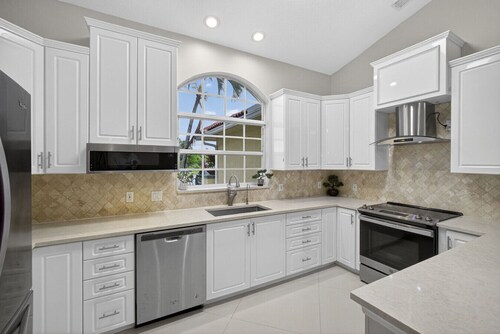 Sleeps 8 West Palm Large House Pet Friendly