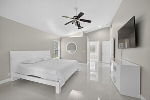 4 bedrooms, desk, iron/ironing board, WiFi