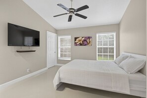 4 Schlafzimmer, Schreibtisch, Bügeleisen/Bügelbrett, WLAN