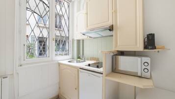 Fridge, microwave, coffee/tea maker, toaster