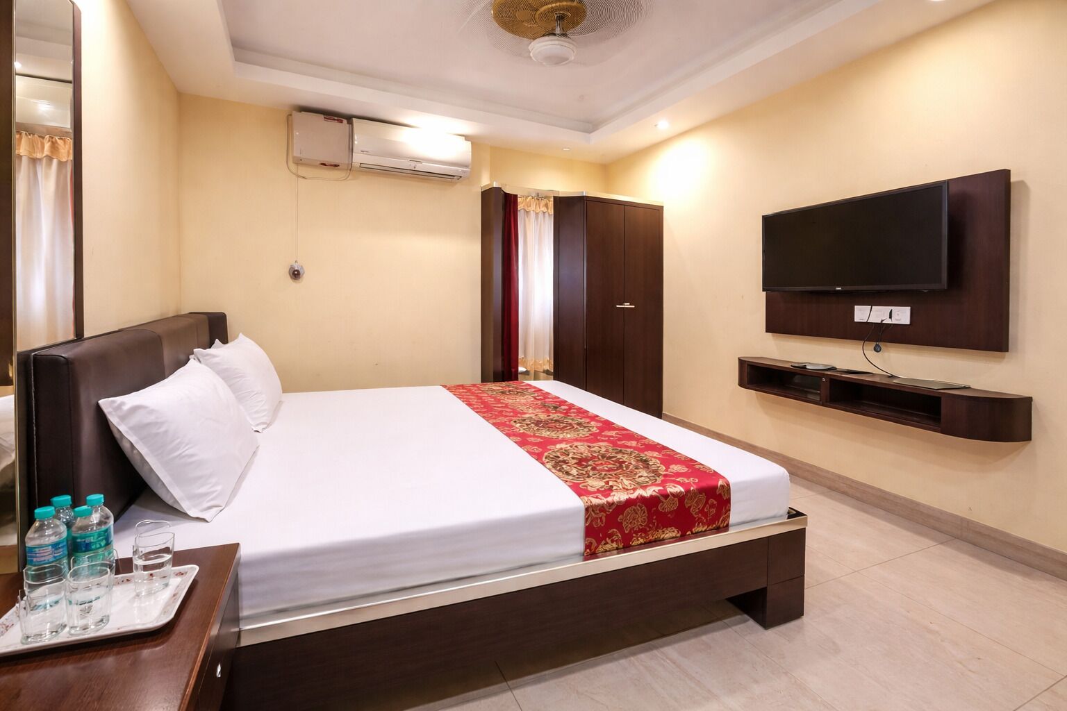 Escritorio, insonorización, wifi gratis y ropa de cama 