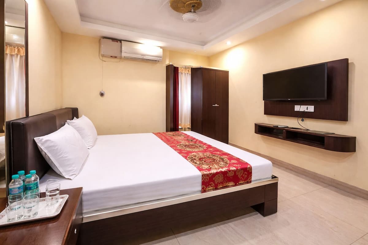 Escritorio, insonorización, wifi gratis y ropa de cama