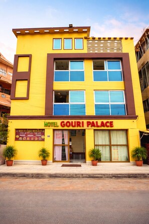 Front of property - Hotel Gauri Palace Puri (Puri)
