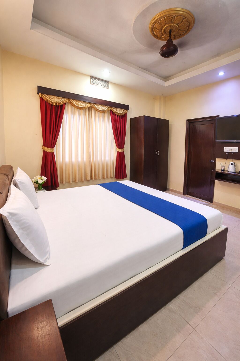 Escritorio, insonorización, wifi gratis y ropa de cama 