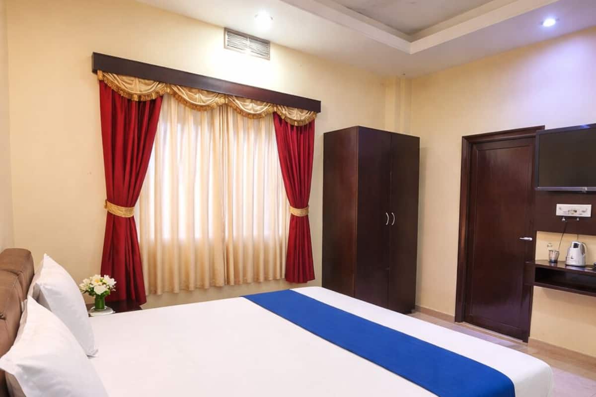 Escritorio, insonorización, wifi gratis y ropa de cama