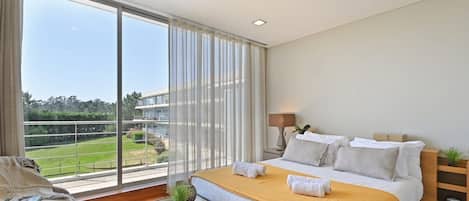 2 bedrooms, iron/ironing board, internet, bed sheets