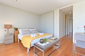 2 bedrooms, iron/ironing board, internet, bed sheets