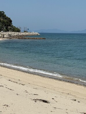 On the beach - Oceanfront! A renovated old house with a great view from the second floor terrace. (Iwakunishi  Yuumati  Sintou)