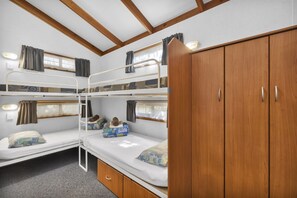 2 Schlafzimmer, Bügeleisen/Bügelbrett, kostenloses WLAN