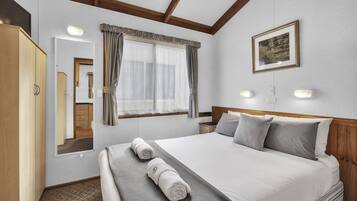 3 bedrooms, iron/ironing board, free WiFi