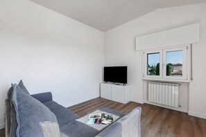 Family Apartment, 2 Bedrooms (Matta Apartment 400m From The Lake) | Living area