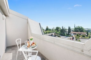 Family Apartment, Multiple Bedrooms (Matta Apartment 400m From The Lake) | Outdoor dining