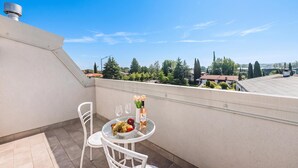 Family Apartment, 2 Bedrooms, Balcony (Matta Apartment 400m From The Lake) | Outdoor dining - Matta Apartment 400m From The Lake (Sirmione)