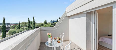 ファミリー アパートメント ベッドルーム (複数) (Matta Apartment 400m From The Lake) | 屋外ダイニングエリア