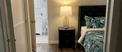 3 chambres, bureau, fer et planche à repasser, accès au Wi-Fi (inclus)