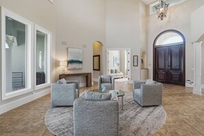 Interior - Steps to Tigertail Beach Access, Private Bath for Each Bedroom, Multi-Story for Multi-Family Comfort (Marco Island)