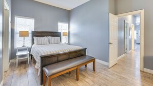 A bedroom with a bed, bench, nightstands, and a ceiling fan. - Apartment 2 Mi to Chase Field & PHX Arena! (Phoenix)
