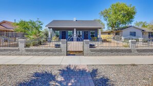 A residential house with a gated entrance, a paved driveway, and a clear blue sky. - Apartment 2 Mi to Chase Field & PHX Arena! (Phoenix)