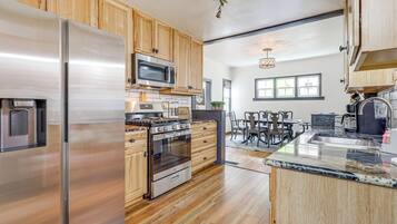 雪櫃、微波爐、爐具、洗碗機