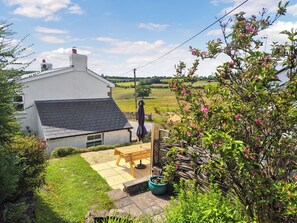 Outdoor dining - 3 bedroom accommodation in Ruardean forest of Dean (Ruardean forest of Dean)